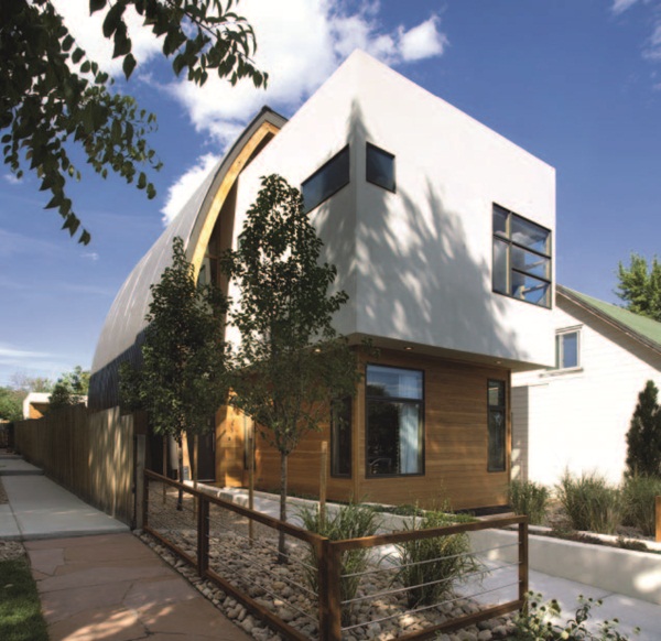 杜拜最有名的莫過於當地的帆船飯店，除了座落於海上之