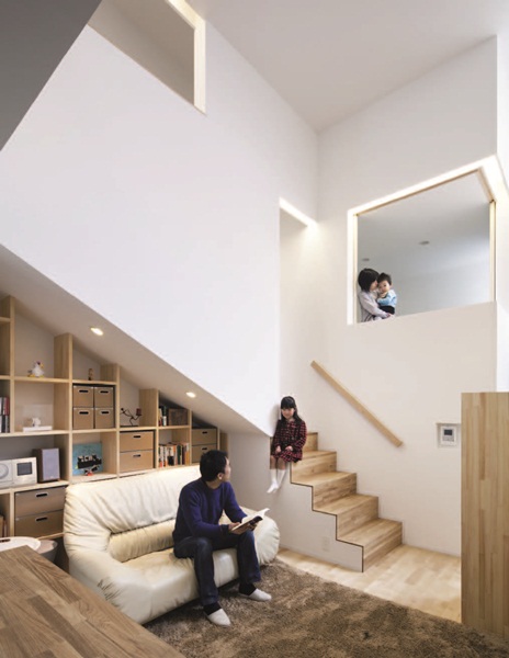 本案座落於日本奈良，由於外部緊臨馬路的關係，使得正