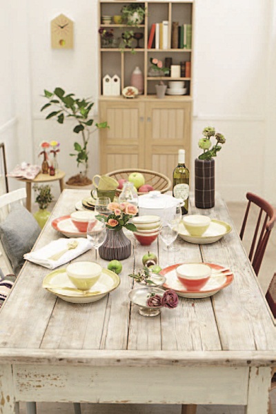 「主位」牽動著整個餐桌長幼輩份的座位安排，譬如歐式