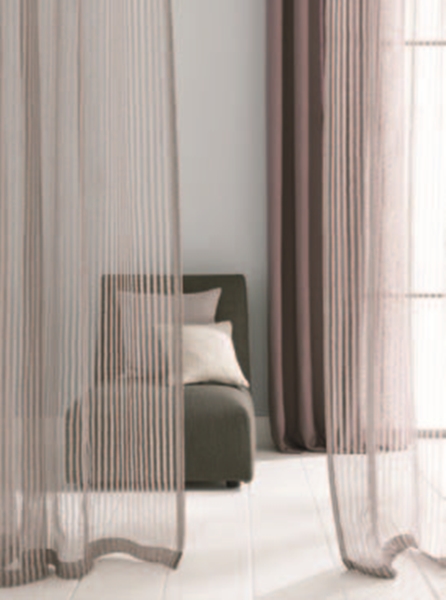 窗紗一般用於需要大量採光的公共空間、客廳、書房等，