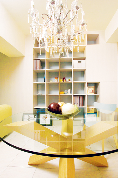 為了避免系統家具讓空間太死板,在這裡要教大家用系統