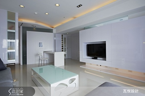 不拘泥於空間風格，偏好以簡潔線條展現空間感，瓦悅設