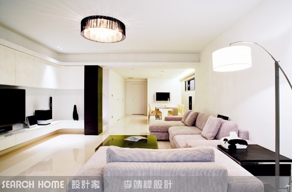 白色最能表現現代簡約風格的簡單,搭配黑色、銀色、灰