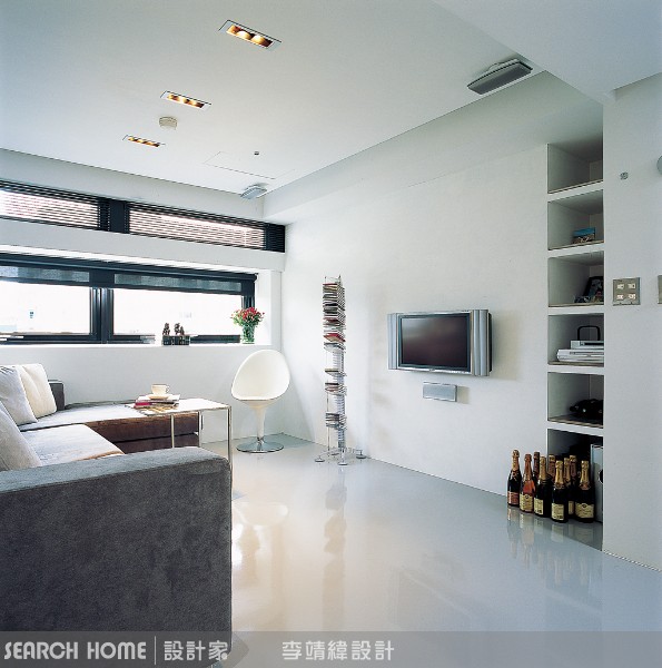 白色最能表現現代簡約風格的簡單,搭配黑色、銀色、灰