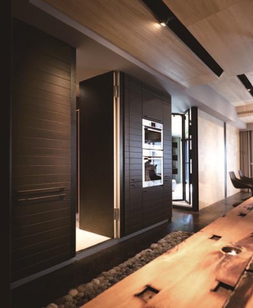 本案屋主是一對年輕夫妻，鍾情於現代感和自然況味，幾