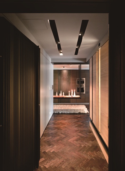 本案屋主是一對年輕夫妻，鍾情於現代感和自然況味，幾