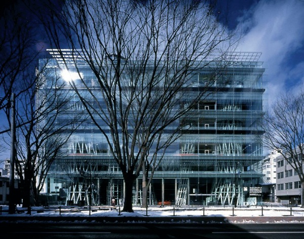 日本建築師伊東豐雄於2013年3月中榮獲「2013年普里茲