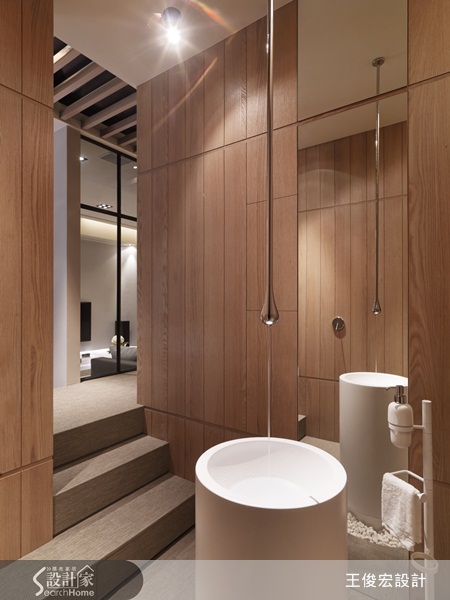 買下位於新北市屋齡三十餘年的透天住宅做為「起家厝」