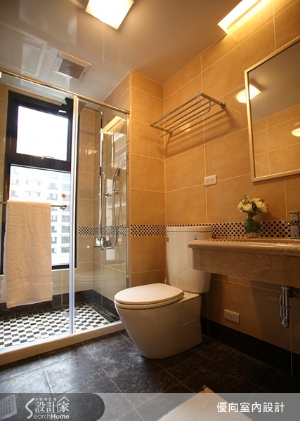 燈光在空間設計中主要扮演化妝師的角色，由於每個空間