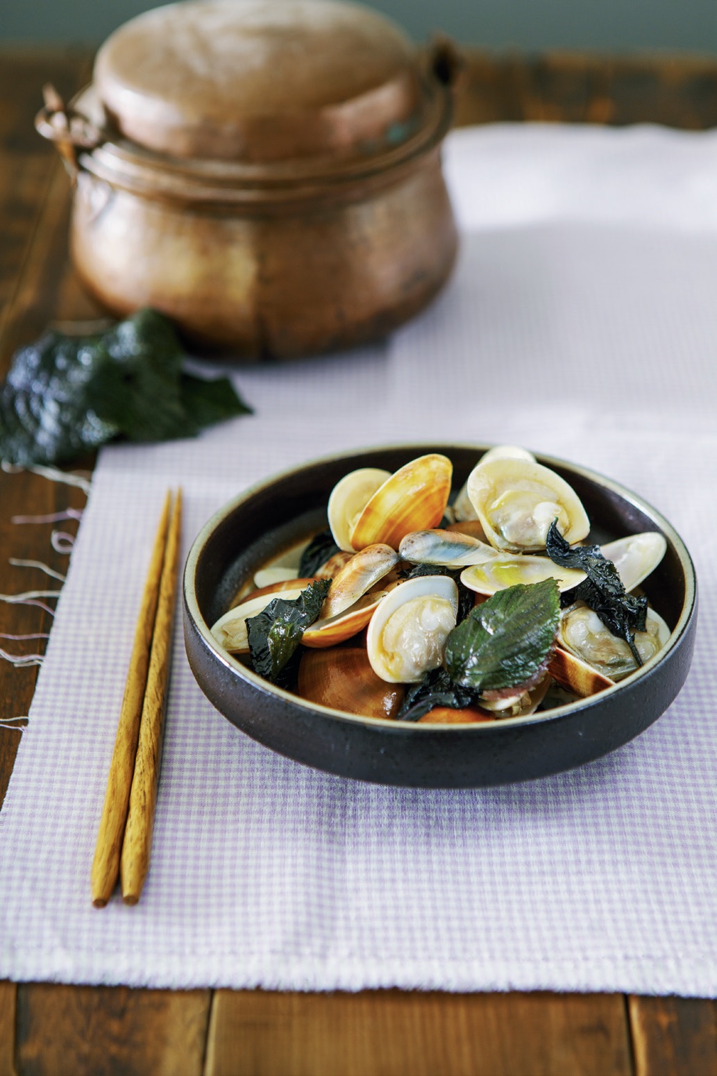 不論你懂不青草藥，相信許多人都喝過媽媽熬煮降火的青