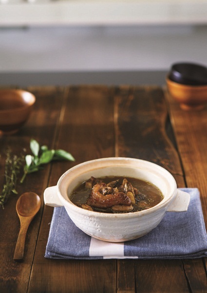 不論你懂不青草藥，相信許多人都喝過媽媽熬煮降火的青