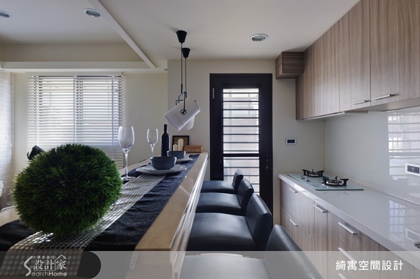 坪數雖然小，卻也不能消減追求風格的夢想。這間位於三