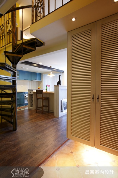 以自然原始的材質紋理來展現屋主的品味，讓不同材質的