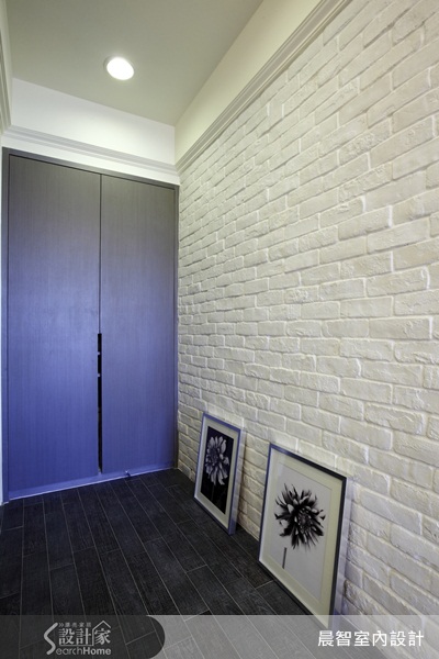 以自然原始的材質紋理來展現屋主的品味，讓不同材質的