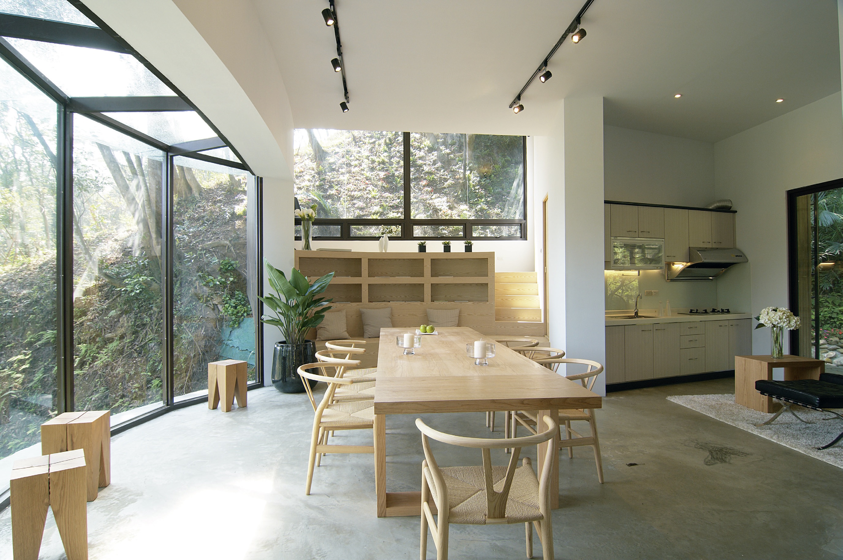 隱身於新竹縣寶山鄉水庫附近的T House，又有諧音「tea