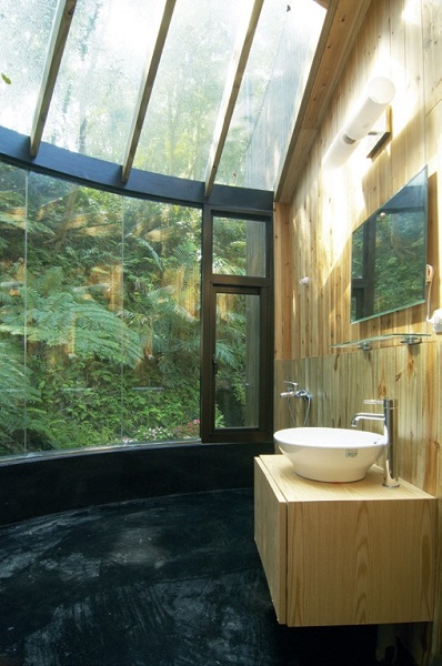 隱身於新竹縣寶山鄉水庫附近的T House，又有諧音「tea