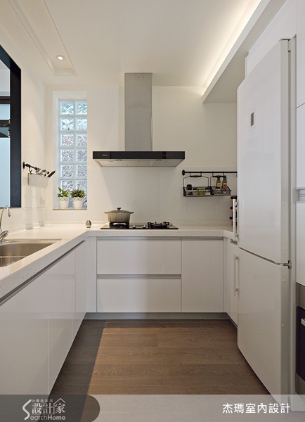 因為男女主人各養一隻貓，當兩人步入禮堂共築愛巢時，