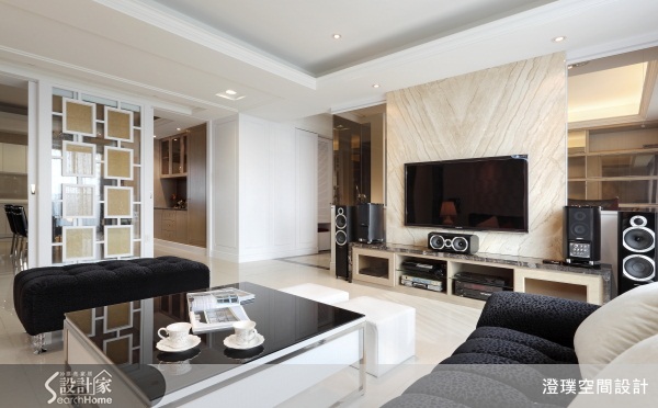 無論是簡潔線條與風格、多重動線規劃的簡約客廳，或運