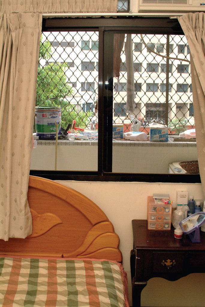 若陽宅臥房、床頭後方為廁所或廚房走道，則稱為「破腦