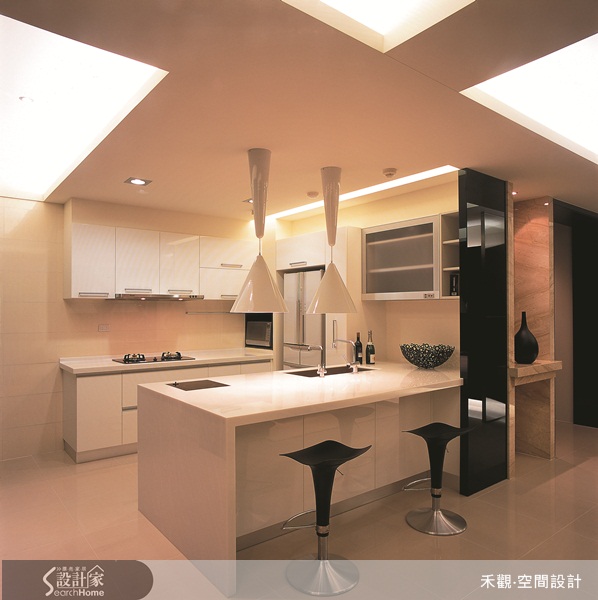 空間裡因為建築結構的關係,樑柱的視覺阻礙在所難免。