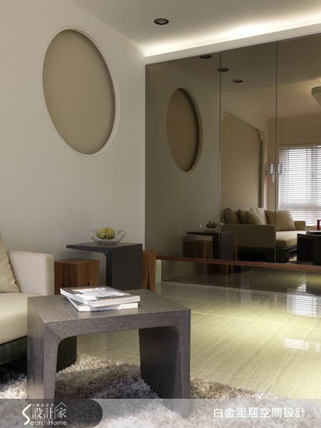 別再煩惱家中沒有適合安排端景的空間了，牆面就是最好