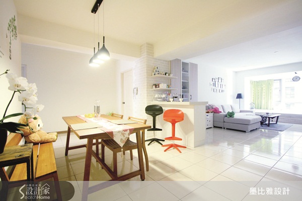 屋主夫妻買下這間位於台中市的12年中古屋,希望藉由墨