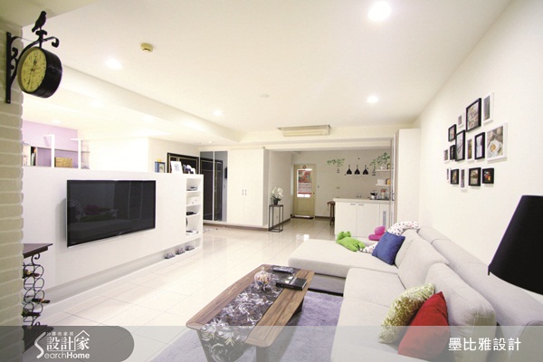 屋主夫妻買下這間位於台中市的12年中古屋,希望藉由墨