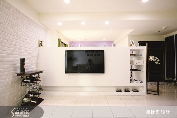 屋主夫妻買下這間位於台中市的12年中古屋,希望藉由墨