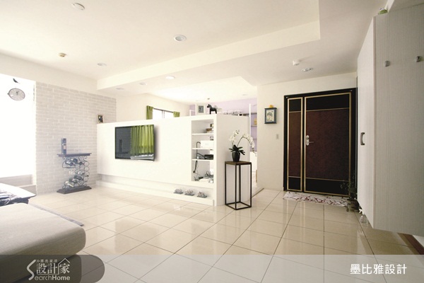 屋主夫妻買下這間位於台中市的12年中古屋,希望藉由墨