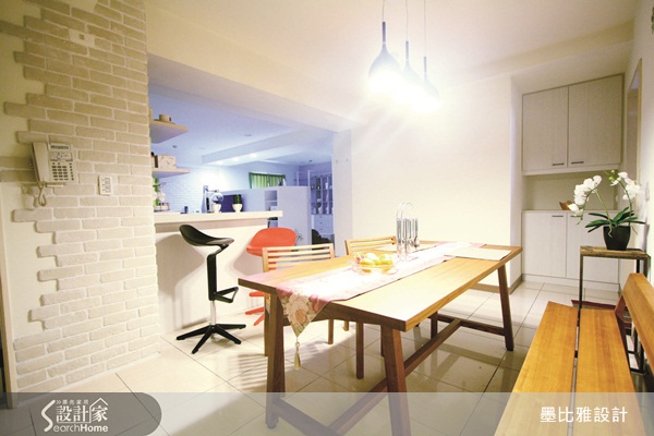 屋主夫妻買下這間位於台中市的12年中古屋,希望藉由墨