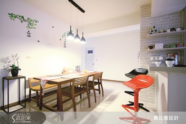 屋主夫妻買下這間位於台中市的12年中古屋,希望藉由墨