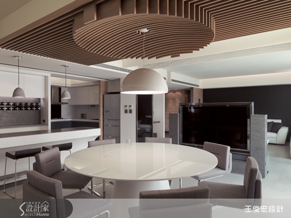 假日與朋友或家人到外面用餐，享受團聚的美好，是一種