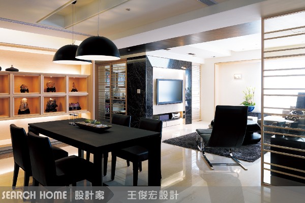 假日與朋友或家人到外面用餐，享受團聚的美好，是一種