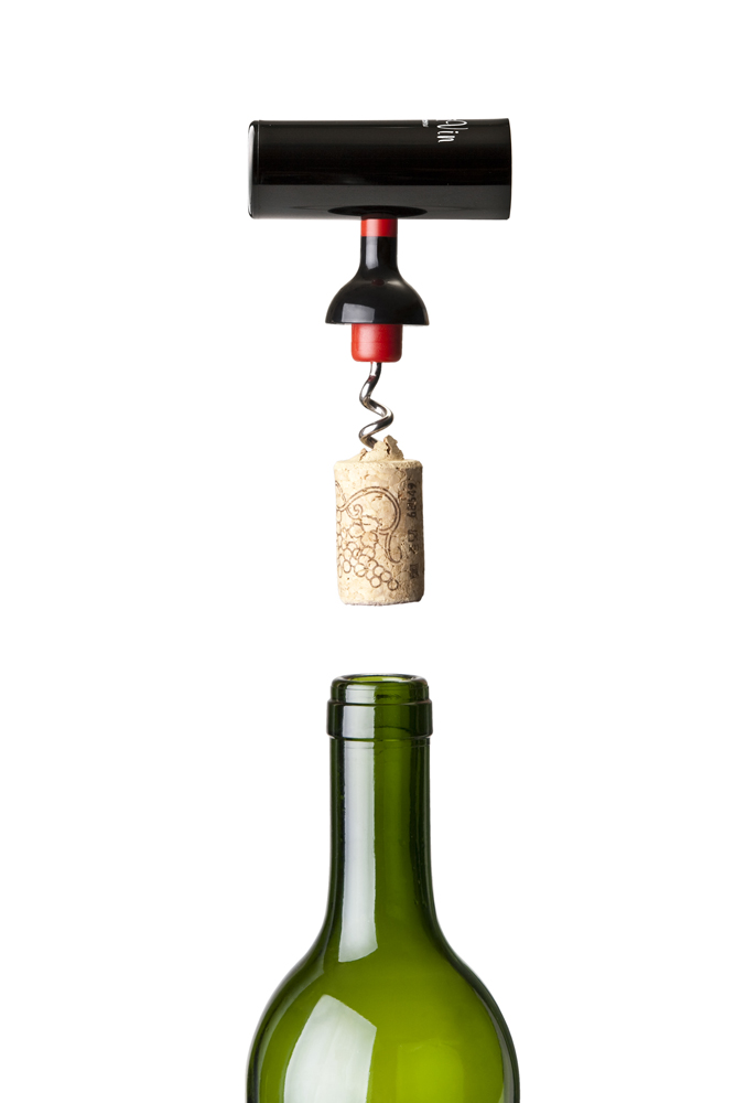 到朋友家聚餐作客,總少不了要帶上一瓶紅酒同樂,用塑