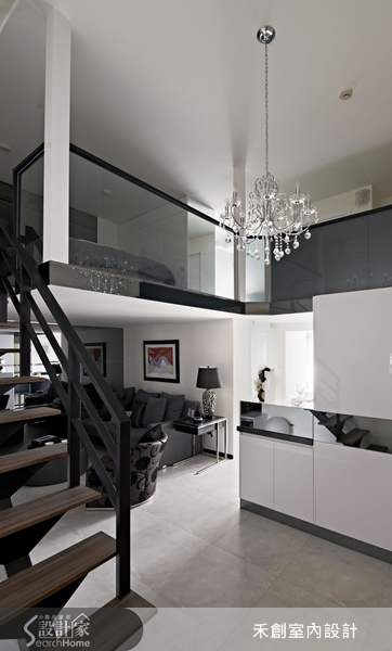 屋齡10年的9＋6坪夾層屋擁有超強收納，卻感受不到壓迫