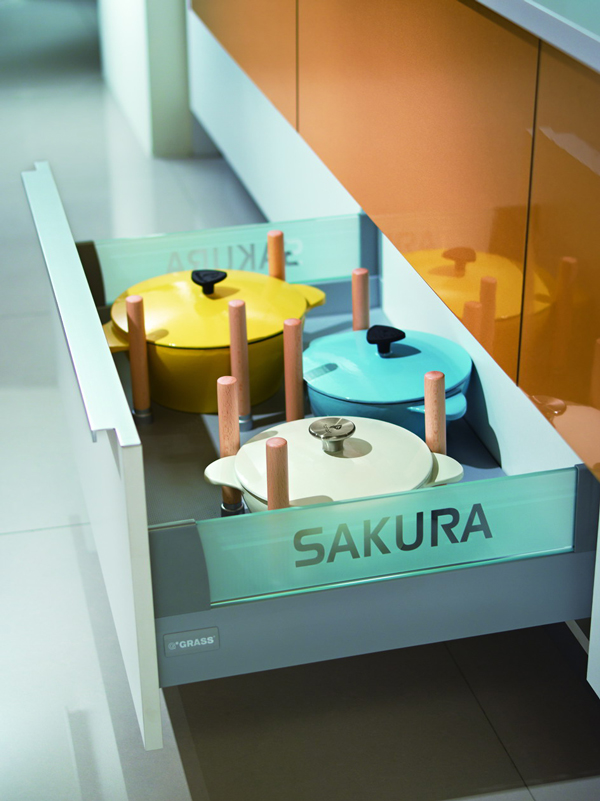 在室內設計領域中，廚房的規劃，必須在美感要求外，還