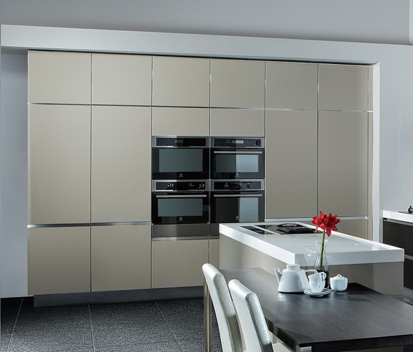 在室內設計領域中，廚房的規劃，必須在美感要求外，還