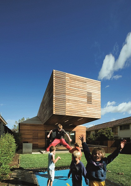 買下一塊好地,終於可以完成蓋房子的夢想,但卻苦惱想