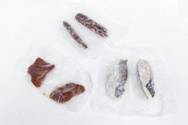 當開放式廚房變得普及，總是堆滿了雜物的廚房收納顯得