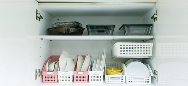 當開放式廚房變得普及，總是堆滿了雜物的廚房收納顯得