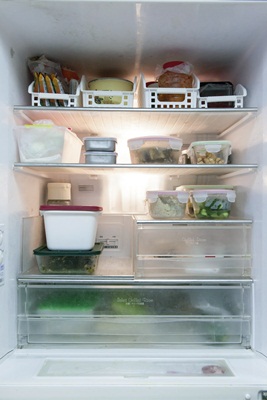 當開放式廚房變得普及，總是堆滿了雜物的廚房收納顯得