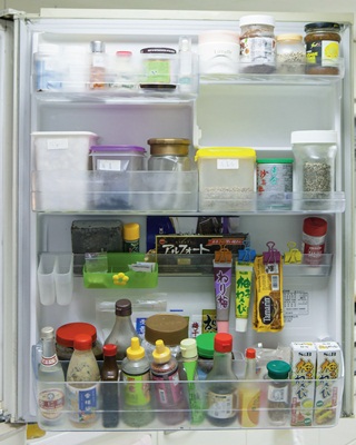 當開放式廚房變得普及，總是堆滿了雜物的廚房收納顯得