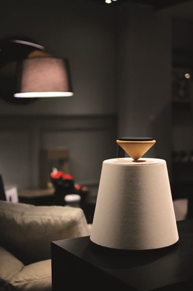 居家在規劃影音設備陳列時，經常最頭痛就是笨重龐大又