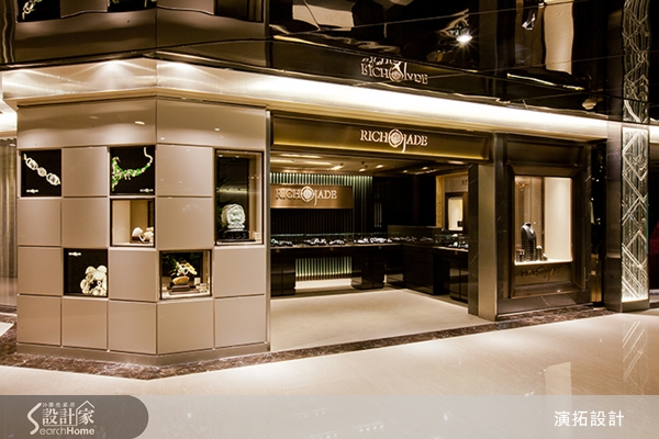 位於台北遠企的珠寶店，主要是以翡翠為主打商品，但近