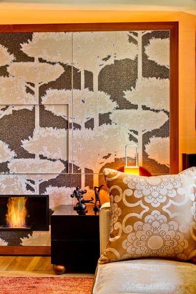 現居新加坡的蘇格蘭先生，遇上華裔太太，卻發現他從學