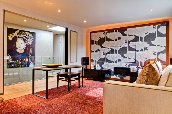 現居新加坡的蘇格蘭先生，遇上華裔太太，卻發現他從學