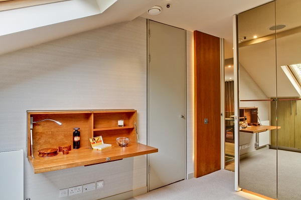 現居新加坡的蘇格蘭先生，遇上華裔太太，卻發現他從學