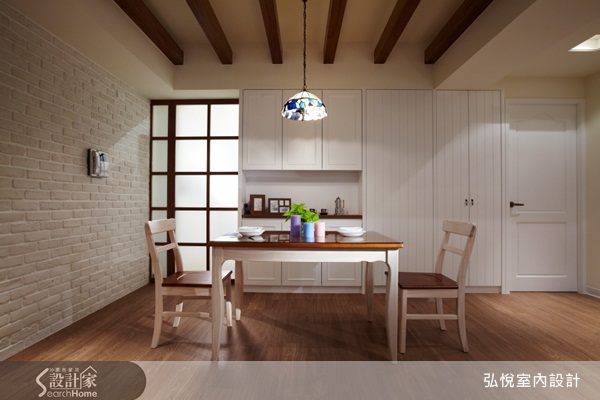 許多人喜歡木頭的質感、色澤及紋理,也認為家應該是簡