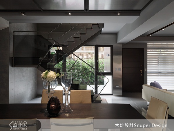 在你印象中，台灣豪宅的長相是什麼？天花板使用大量的