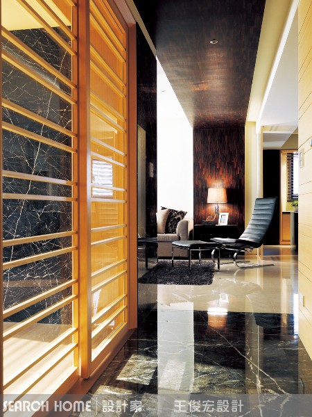 清玻璃材質具有視覺穿透的效果，加上質感輕盈明亮，用